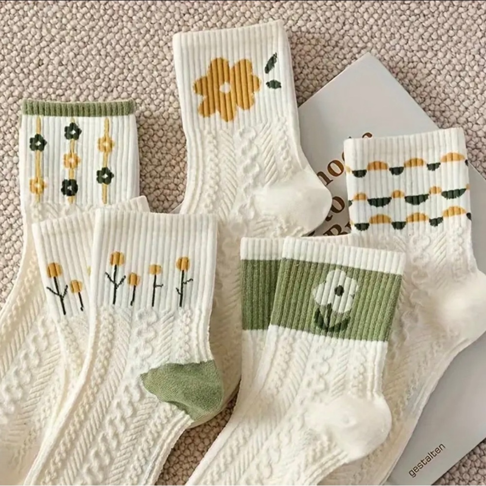 5-Pair Pack Floral Jacquard Socks - Picture 2 of 5